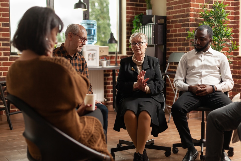 woman-therapist-having-support-discussion-with-peo-2025-02-19-04-19-42-utc